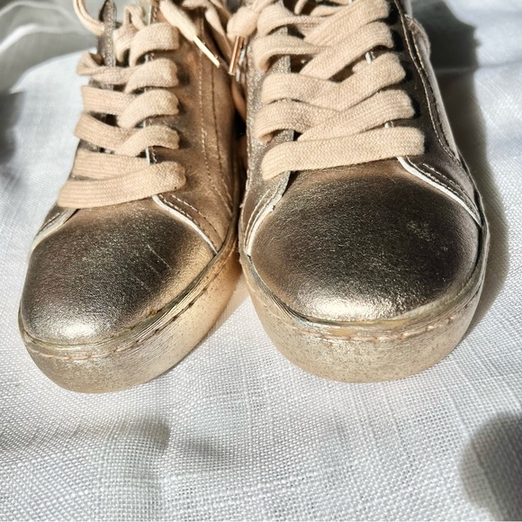 🆘 3/$30 🆘 Sz 7.5 — NEW Dolce Vita gold sneakers — brand new no tags - Picture 4 of 11